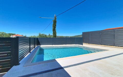 Lili: Azul, Piscina, Material Compuesto, Sombra, Mueble Para Exteriores, Loseta, Recurso, Diseño, Hotel, Eco Hotel