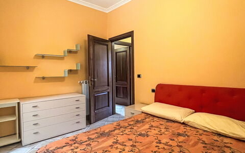 Daisy: Diseño De Interiores, Mueble, Madera, Piso, Suelo, Habitación, Cama, Habitación, Techo, Sábana