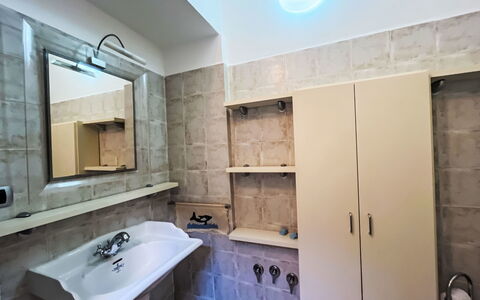 Daisy: Mueble, Mueble Para Exteriores, Silla, Jardín, Manchas De Madera, Césped, Madera Dura, Sombra, Patio Interior