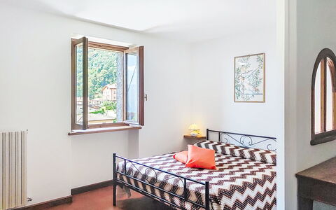Casa Giamba: Mueble, Mueble Para Exteriores, Silla, Jardín, Manchas De Madera, Césped, Madera Dura, Sombra, Patio Interior