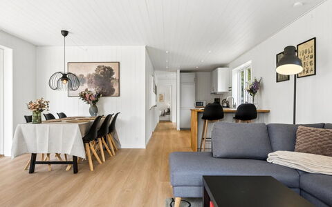 Antonie - 4.2Km from the Sea: Piso, Diseño De Interiores, Mueble, Suelos De Madera, Suelo, Madera, Techo, Sala, Sofá, Casa