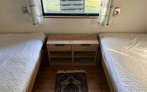 Siggi - 400M from the Sea: Madera, Suelo, Piso, Mueble, Manchas De Madera, Madera Dura, Cama, Habitación, Marco De La Cama, Maderas