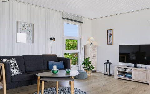 Snioulf - 800M from the Sea: Mueble, Piso, Diseño De Interiores, Suelo, Madera, Sala, Sofá, Suelos De Madera, Casa, Habitación