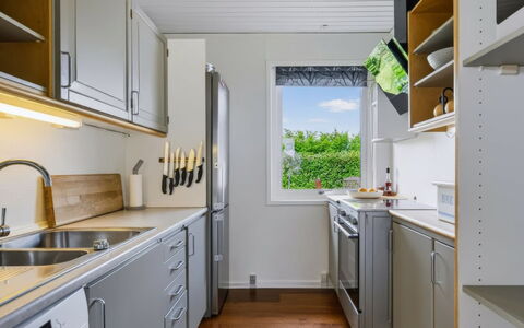 Snioulf - 800M from the Sea: Cocina, Aparato De Cocina, Electrodoméstico, Mostrador, Diseño De Interiores, Madera, Piso, Fregadero, Mueble, Electrodoméstico