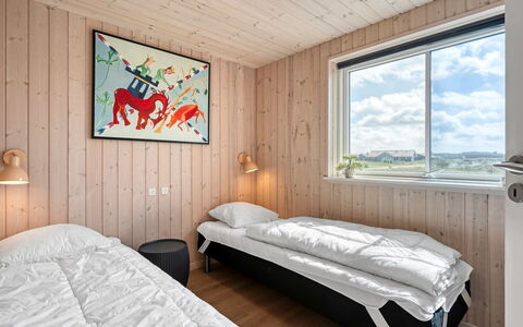 Ija - 1.3Km from the Sea: Madera, Habitación, Cama, Lecho, Sábana, Marco De La Cama, Tablón, Manchas De Madera, Madera Dura, Diseño