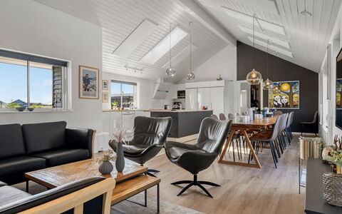 Ija - 1.3Km from the Sea: Diseño De Interiores, Piso, Techo, Madera, Suelo, Mueble, Sala, Sofá, Suelos De Madera, Encendiendo