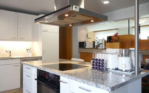 Cá Pórt Róss: Cocina, Mostrador, Aparato De Cocina, Gabinetes, Electrodoméstico, Diseño De Interiores, Piso, Fregadero, Electrodoméstico, Mueble