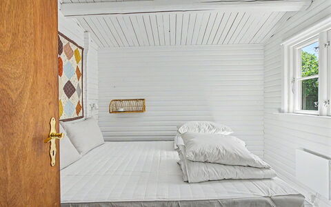 Fulla - 150M from the Sea: Pared, Diseño De Interiores, Madera, Techo, Piso, Suelo, Habitación, Habitación, Cama, Lecho