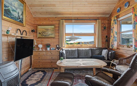 Evdokija - 50M from the Sea: Madera, Mueble, Diseño De Interiores, Techo, Casa, Sala, Suelo, Cuarto De Troncos, Sofá, Habitación