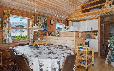 Evdokija - 50M from the Sea: Madera, Mueble, Casa, Cabaña, Casa, Techo, Habitación, Cocina, Puerta, Madera Dura