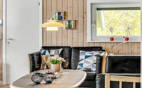Skakke - 350M to the Fjord: Mueble, Diseño De Interiores, Piso, Madera, Suelo, Encendiendo, Habitación, Casa, Lámpara, Sala