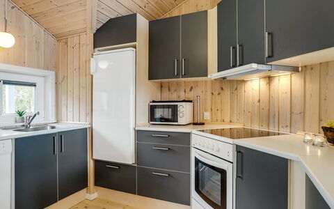 Skakke - 350M to the Fjord: Madera, Cocina, Techo, Diseño De Interiores, Piso, Mostrador, Aparato De Cocina, Electrodoméstico, Suelo, Gabinetes