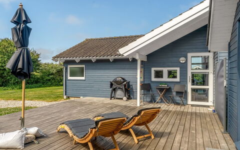 Skakke - 350M to the Fjord: Madera, Cabaña, Casa, Techo, Vía Muerta, Casa, Puerta, Porche, Mueble Para Exteriores, Tablón