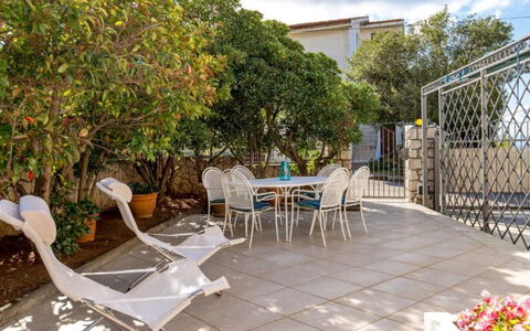 Rebeka: Barrio Residencial, Departamento, Inmuebles, Recurso, Mansión, Balcón, Villa, Piscina