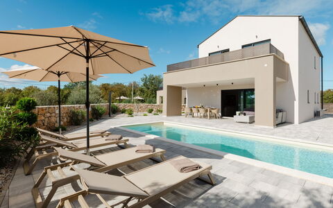 Delight: Barrio Residencial, Departamento, Inmuebles, Recurso, Mansión, Balcón, Villa, Piscina