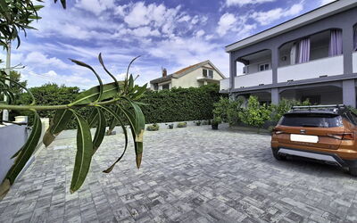Pag Povljana 200: Hormigón, Sombra, Patio, Entrada De Coches, Loseta, Piscina, Pasarela, Losa, Hotel
