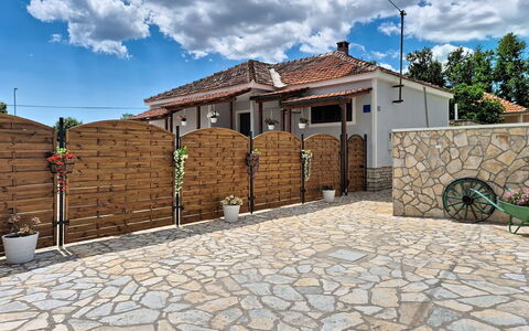 Denis: Barrio Residencial, Departamento, Inmuebles, Recurso, Mansión, Balcón, Villa, Piscina