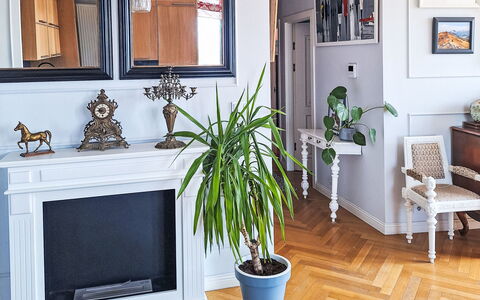 Dzielna: Mueble, Diseño De Interiores, Piso, Suelo, Suelos De Madera, Madera, Silla, Techo, Cocina Y Comedor Mesa, Mesa