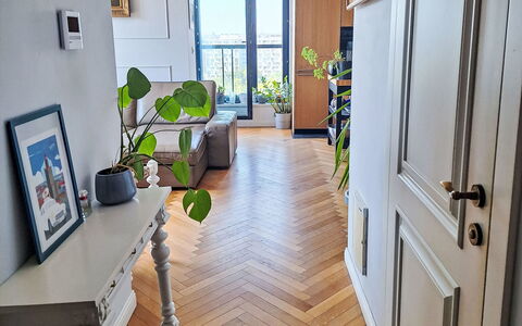 Dzielna: Mueble, Diseño De Interiores, Piso, Suelo, Suelos De Madera, Madera, Silla, Techo, Cocina Y Comedor Mesa, Mesa