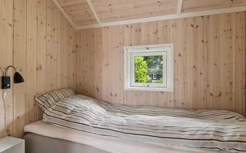 Naninja - 680M from the Sea: Madera, Piso, Suelo, Diseño De Interiores, Techo, Habitación, Habitación, Casa, Manchas De Madera, Cama