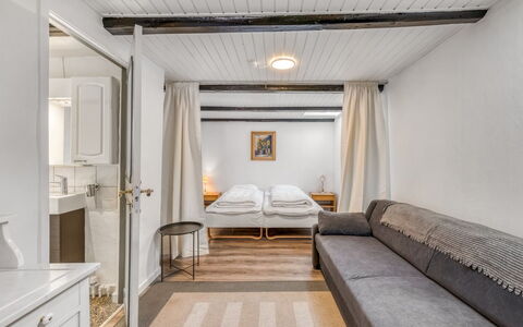 Sinikka - 600M to the Fjord: Mueble, Diseño De Interiores, Piso, Suelo, Madera, Techo, Cama, Habitación, Habitación, Encendiendo