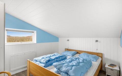 Myra - 100M from the Sea: Madera, Habitación, Techo, Diseño De Interiores, Lecho, Marco De La Cama, Sábana, Cama, Madera Dura, Linos