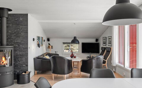 Ulfsten - 2Km from the Sea: Mueble, Piso, Diseño De Interiores, Madera, Suelo, Suelos De Madera, Sala, Casa, Mesa, Silla