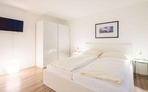 Val Signina 2-9: Diseño De Interiores, Cama, Habitación, Suelo, Piso, Habitación, Mueble, Techo, Casa, Lecho