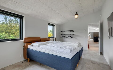 Nitis - 300M to the Fjord: Techo, Piso, Suelo, Habitación, Habitación, Lecho, Cama, Marco De La Cama, Sábana, Lámpara