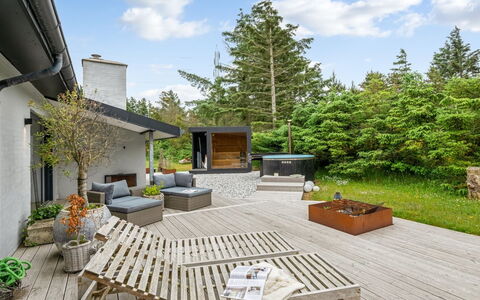 Nitis - 300M to the Fjord: Madera, Mueble Para Exteriores, Jardín, Mueble, Arbusto, Cubierta, El Terreno Del Lote, Silla, Suelos De Madera, Patio Interior