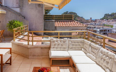 Claudi: Departamento, Arquitectura, Barrio Residencial, Condominio, Material Compuesto, Diseño Urbano, Balcón, Uso Mixto, Sombra