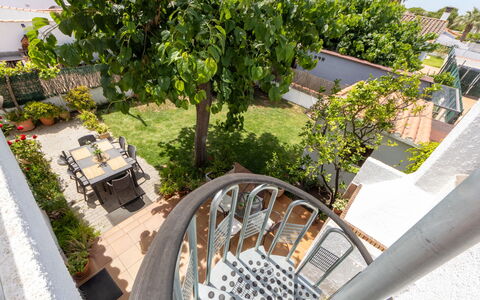 Lluna: Departamento, Arquitectura, Barrio Residencial, Condominio, Material Compuesto, Diseño Urbano, Balcón, Uso Mixto, Sombra