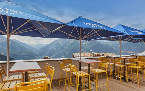 La Rosière 621: Cordillera, Restaurante, Paraguas, Silla, Cresta, Alpes, Mueble Para Exteriores, Mesa Al Aire Libre, Eco Hotel