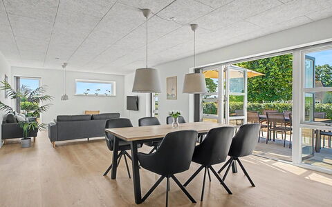Iolani - 2.2Km from the Sea: Piso, Techo, Madera, Diseño De Interiores, Suelo, Mueble, Lámpara, Silla, Cocina Y Comedor Mesa, Suelos De Madera