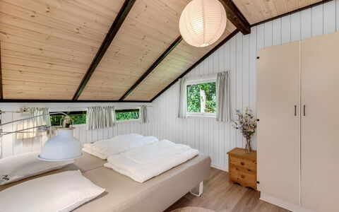 Hege - 1Km to the Fjord: Diseño De Interiores, Madera, Techo, Mueble, Cama, Habitación, Casa, Suelo, Piso, Encendiendo
