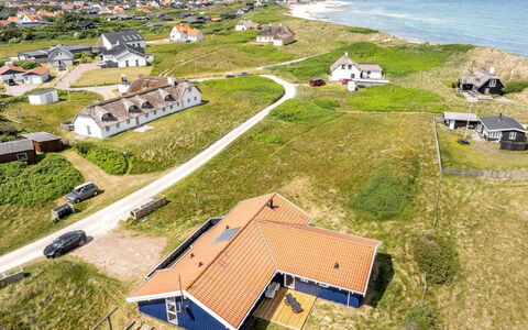 Nis - 75M from the Sea: Casa, Casa, Paisaje, Techo, Cabaña, Barrio Residencial, El Terreno Del Lote, Llanura, Área Rural, Inmuebles