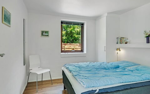 Sonsee - 300M to the Fjord: Diseño De Interiores, Cama, Mueble, Habitación, Pared, Piso, Suelo, Madera, Techo, Sábana