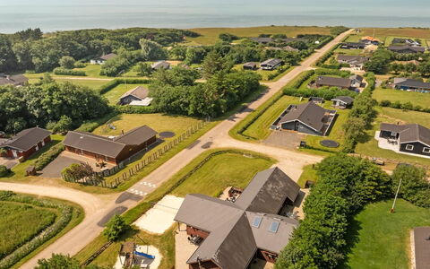 Sonsee - 300M to the Fjord: Barrio Residencial, Paisaje, Techo, Vista Panorámica, Casa, Fotografía Aérea, Inmuebles, Suburbio, Pueblo, Plantación