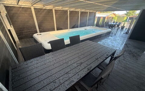 Gundula - 1.3Km from the Sea: Suelo, Piscina, Piso, Material Compuesto, Mueble Para Exteriores, Cubierta, Hormigón, Sombra, Patio, Diseño