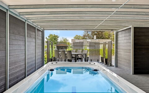 Gundula - 1.3Km from the Sea: Piscina, Material Compuesto, Sombra, Mueble Para Exteriores, Eco Hotel, Recurso, Estructura Al Aire Libre, Diseño, Cubierta, Patio