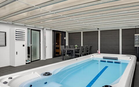 Gundula - 1.3Km from the Sea: Arreglo De Tubería, Piscina, Diseño, Cubierta, Aluminio, Jacuzzi, Mueble Para Exteriores, Bañera, Hotel
