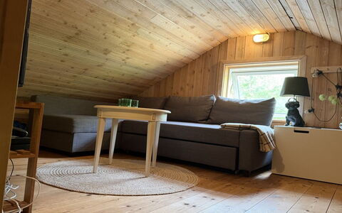 Laris - from the Sea: Mueble, Piso, Diseño De Interiores, Suelo, Madera, Suelos De Madera, Habitación, Encendiendo, Techo, Manchas De Madera