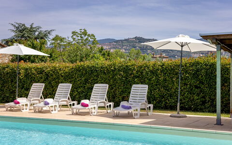 Il Cipresso, Casa Lucia, Cortona: Piscina, Paraguas, Mueble Para Exteriores, Recurso, Sombra, Silla, Mesa Al Aire Libre, Sunlounger, Eco Hotel, Paisajismo
