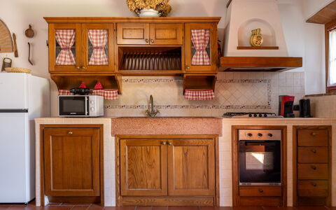 Il Cipresso, Casa Martina, Cortona: Cocina, Mueble, Madera, Gabinetes, Diseño De Interiores, Piso, Mostrador, Aparato De Cocina, Electrodoméstico, Alacena