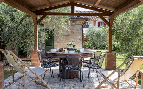 Il Cipresso, Casa Martina, Cortona: Mueble, Mueble Para Exteriores, Mesa, Silla, Mesa Al Aire Libre, Jardín, Patio Interior, Cocina Y Comedor Mesa, Sombra, Estructura Al Aire Libre