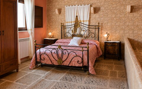 Antica Cascina 191: Mueble, Pared, Piso, Diseño De Interiores, Suelo, Encendiendo, Habitación, Linos, Habitación, Cama