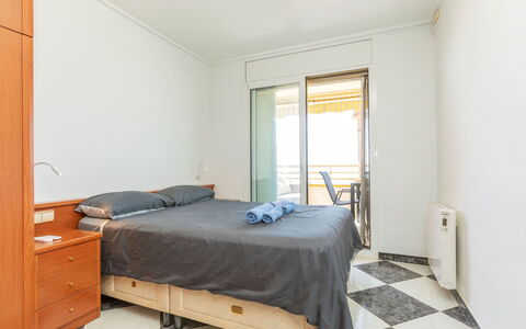 Maritim: Diseño De Interiores, Suelo, Piso, Mueble, Madera, Habitación, Techo, Habitación, Cama, Suelos De Madera