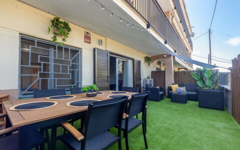 Rosa Dels Vents: Suelo, Departamento, Balcón, Sombra, Patio, Madera Dura, Cerca, Pretil, Planta De Casa, Villa