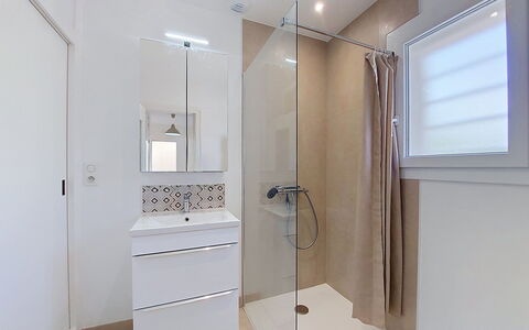 Fourchaud: Piso, Suelo, Baño, Diseño De Interiores, Arreglo De Tubería, Pared, Mueble De Baño, Plomería, Casa, Loseta
