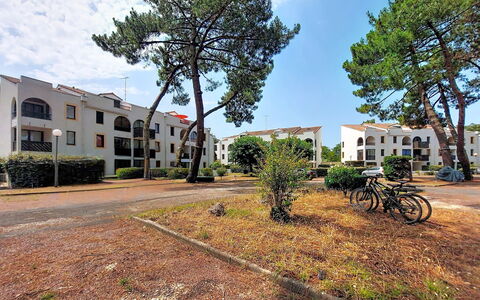 Evasion Marine: Edificio, Pared, Ventana, Barrio Residencial, Barrio, Fachada, Casa, By, Casa, Balcón